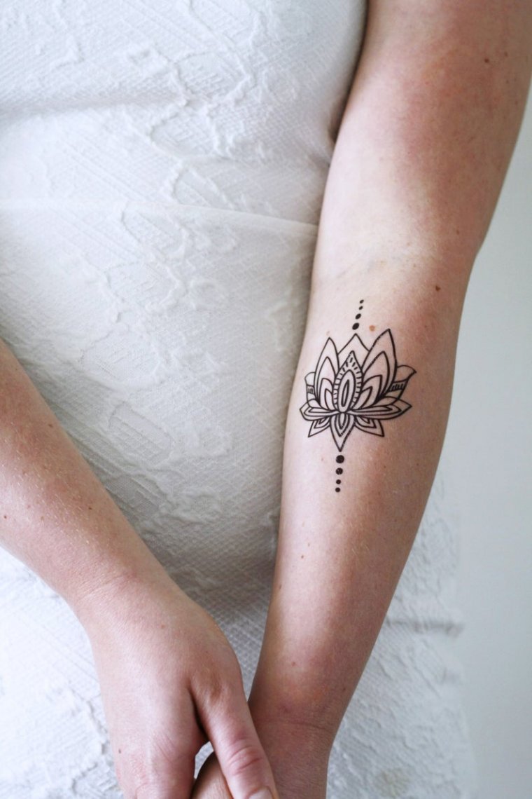 Тату лотос на руке - эскизы и реализованные (65 фото) 61 Небольшие татуировки