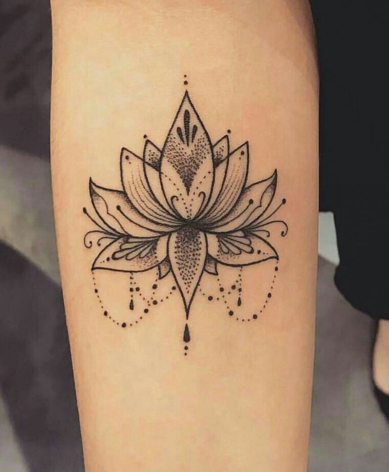 Тату лотос на руке - эскизы и реализованные (65 фото) 45 Лотос татуировка