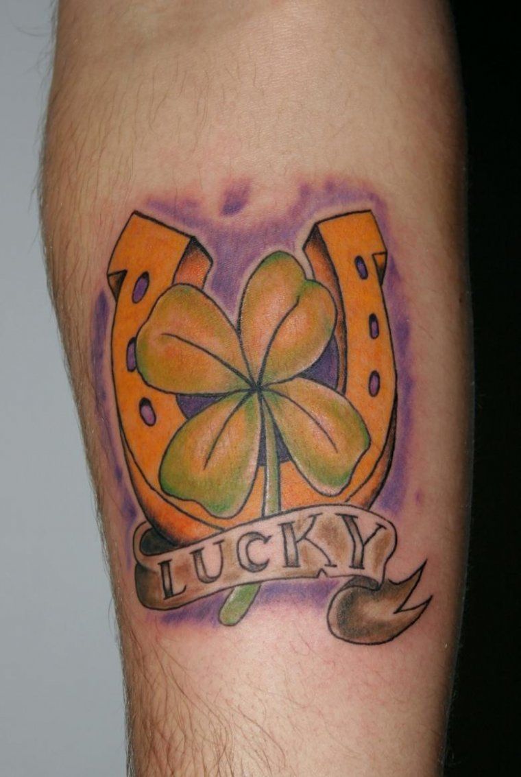 Татуировки приносящие удачу и богатство для девушек (49 фото) 38 Тату подкова на руке