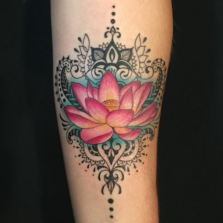 Тату лотос на руке - эскизы и реализованные (65 фото) 23 Тату лотос