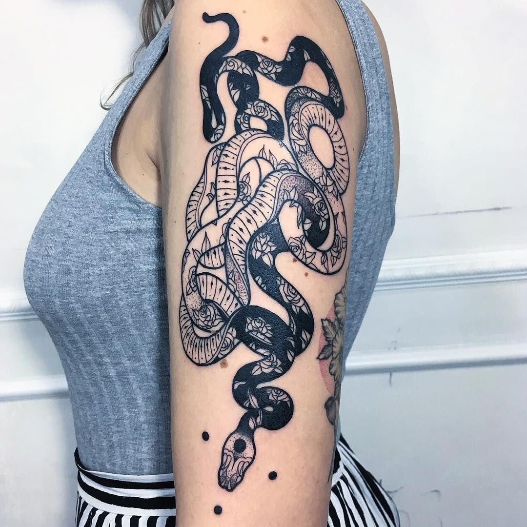 Татуировка змея на плече - 74 фото 50 Татуировка змея на плече - 74 фото 50 тату