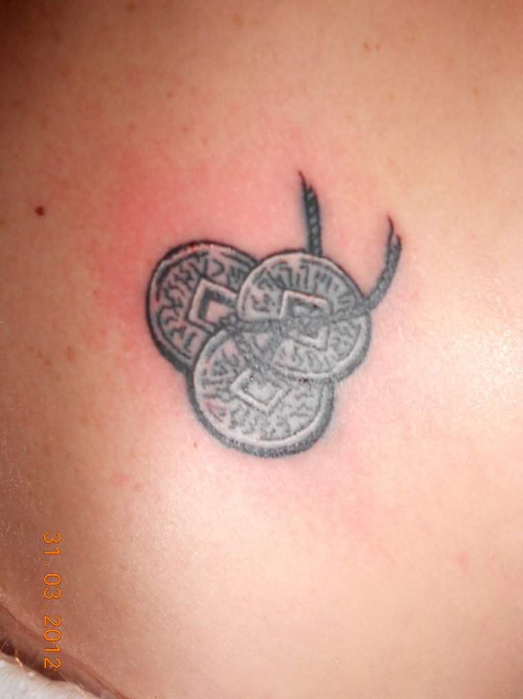 Татуировки приносящие удачу и богатство для девушек (49 фото) 16 Клевер на удачу тату