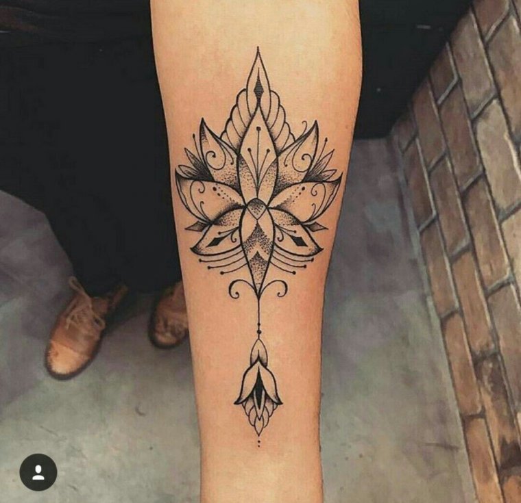 Тату лотос на руке - эскизы и реализованные (65 фото) 32 Тату лотоса на руке