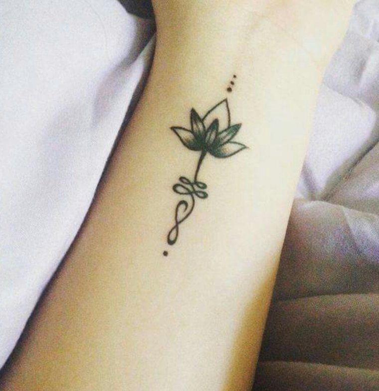 Тату лотос на руке - эскизы и реализованные (65 фото) 39 Мини тату уналоме