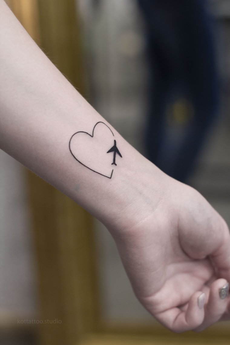 Татуировки для девочек подростков: маленькие и милые (64 фото) 53 Маленькие татуировки для девушек на руке