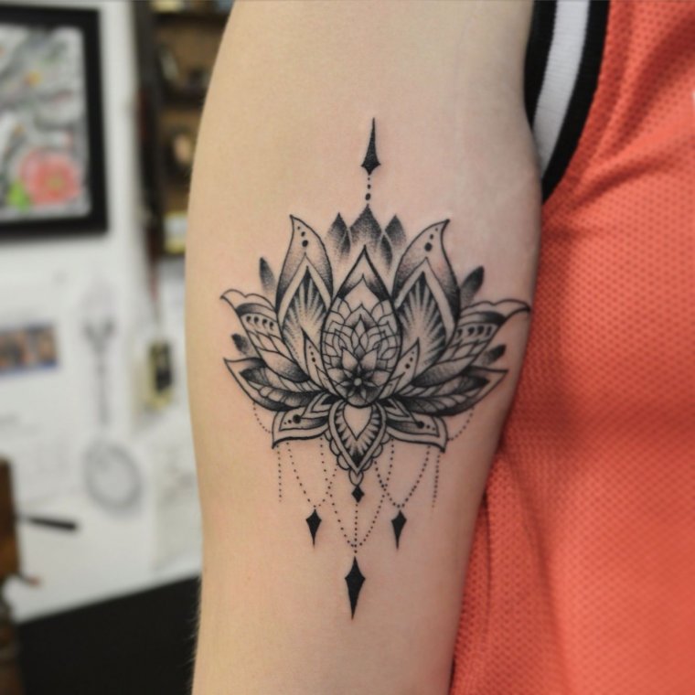 Тату лотос на руке - эскизы и реализованные (65 фото) 25 Тату лотоса на руке