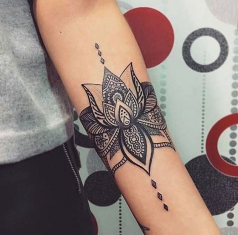 Тату лотос на руке - эскизы и реализованные (65 фото) 8 Тату мандала лотос на руке