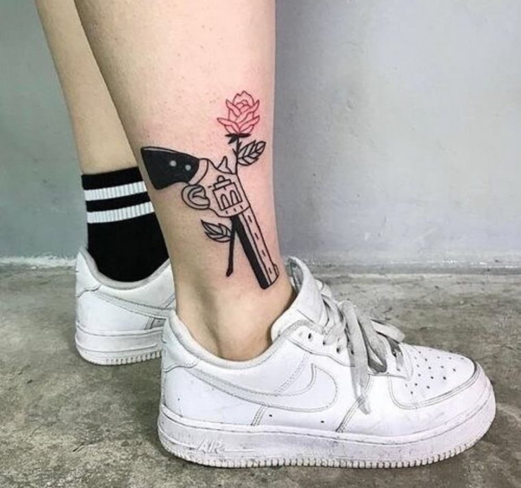 Татуировки для девочек подростков: маленькие и милые (64 фото) 5 Татуировки на ноге