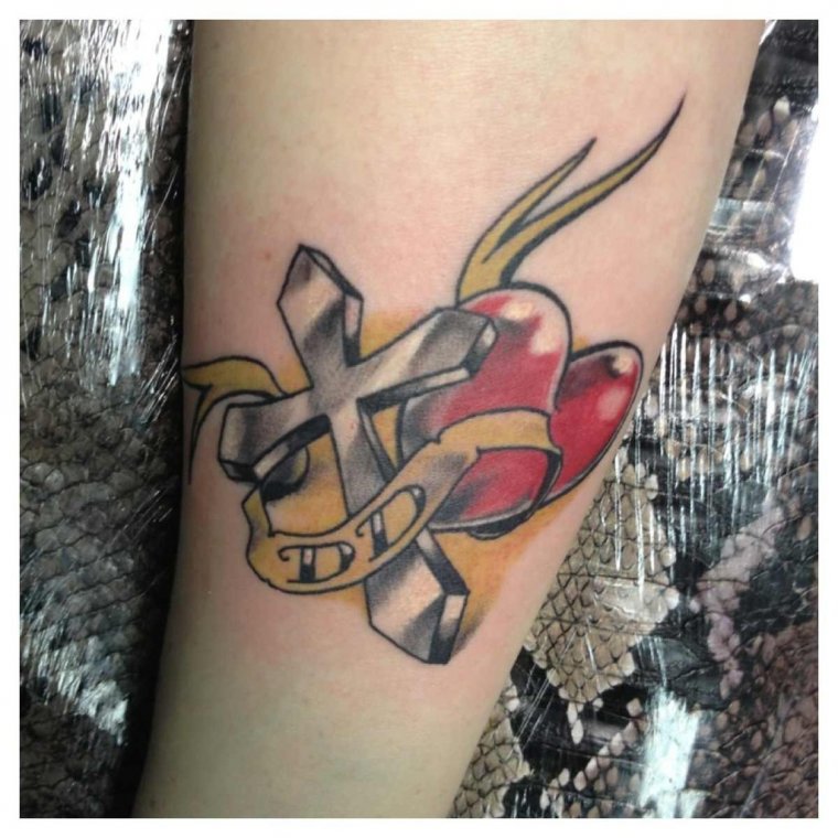 Татуировки приносящие удачу и богатство для девушек (49 фото) 28 Тату на запястье иероглифы