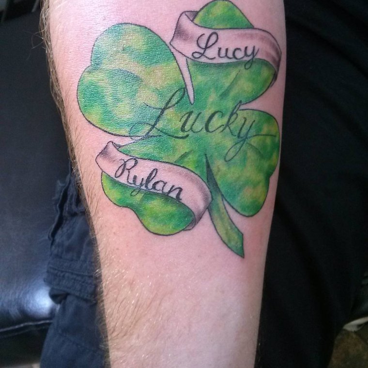 Татуировки приносящие удачу и богатство для девушек (49 фото) 29 Тату Клевер четырехлистный на запястье