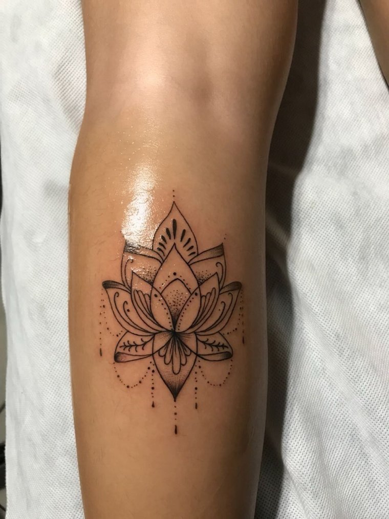 Тату лотос на руке - эскизы и реализованные (65 фото) 56 Модные татуировки