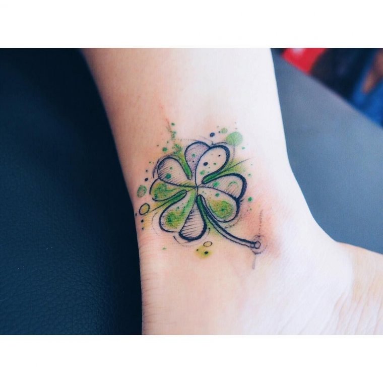 Татуировки приносящие удачу и богатство для девушек (49 фото) 20 Тату Клевер четырехлистный хной