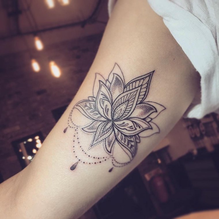 Тату лотос на руке - эскизы и реализованные (65 фото) 67 Тату лотос на руке для девушек